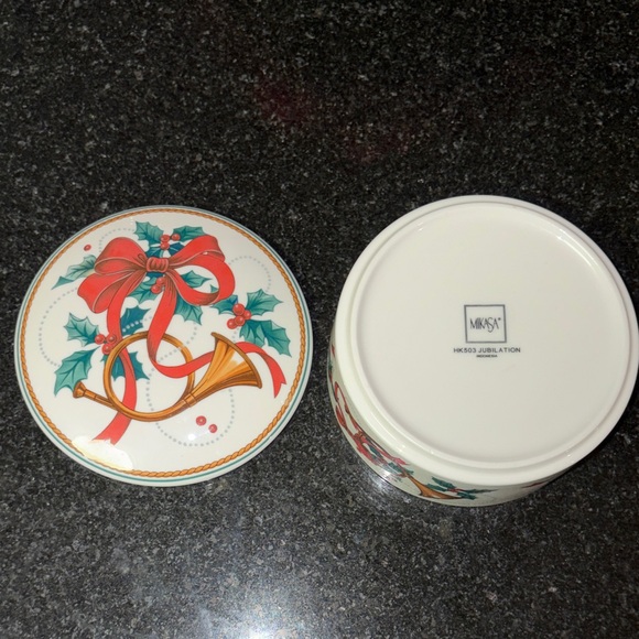 Mikasa Vintage Jubilation Porcelain Round Box 1980s Christmas Trinket Dish - Picture 4 of 7